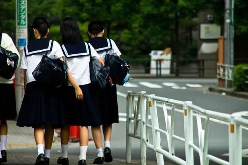 日本学校寒潮天仍坚持禁止学生穿裤袜的背后原因